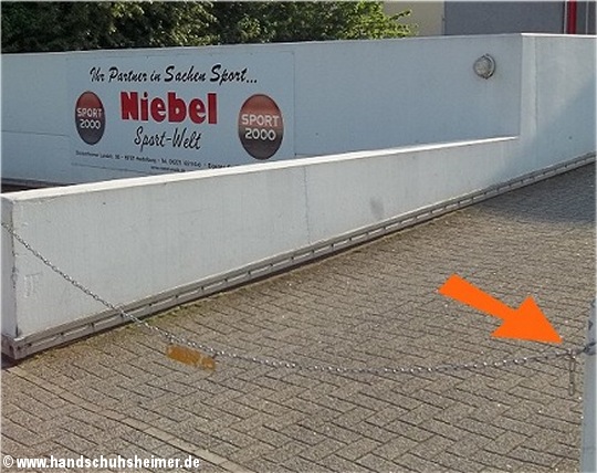 Kette Niebel Hintereingang